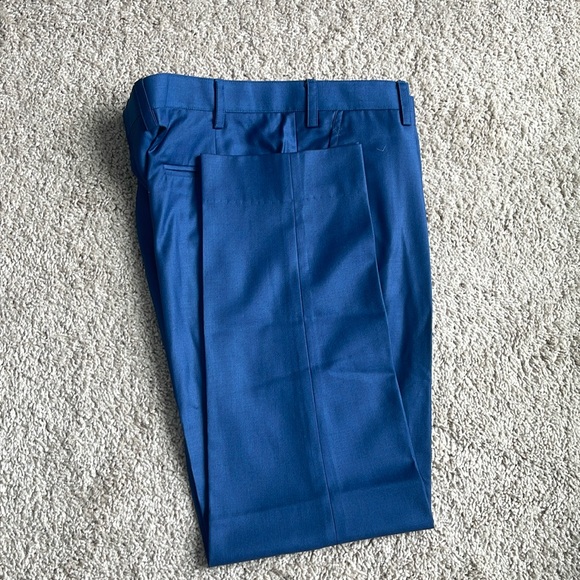 Raymond Men's 2-Piece Blue Suit - Picture 10 of 11